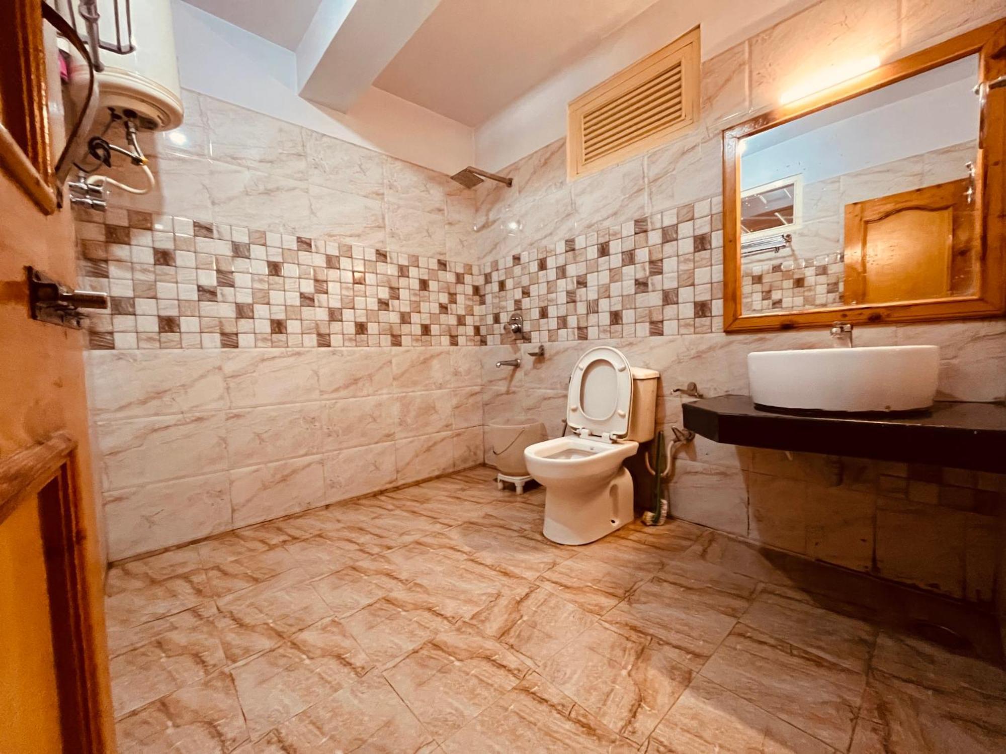 Hotel Hollywood Manali - Scenic River & Mountain View With Premium Rooms Buitenkant foto