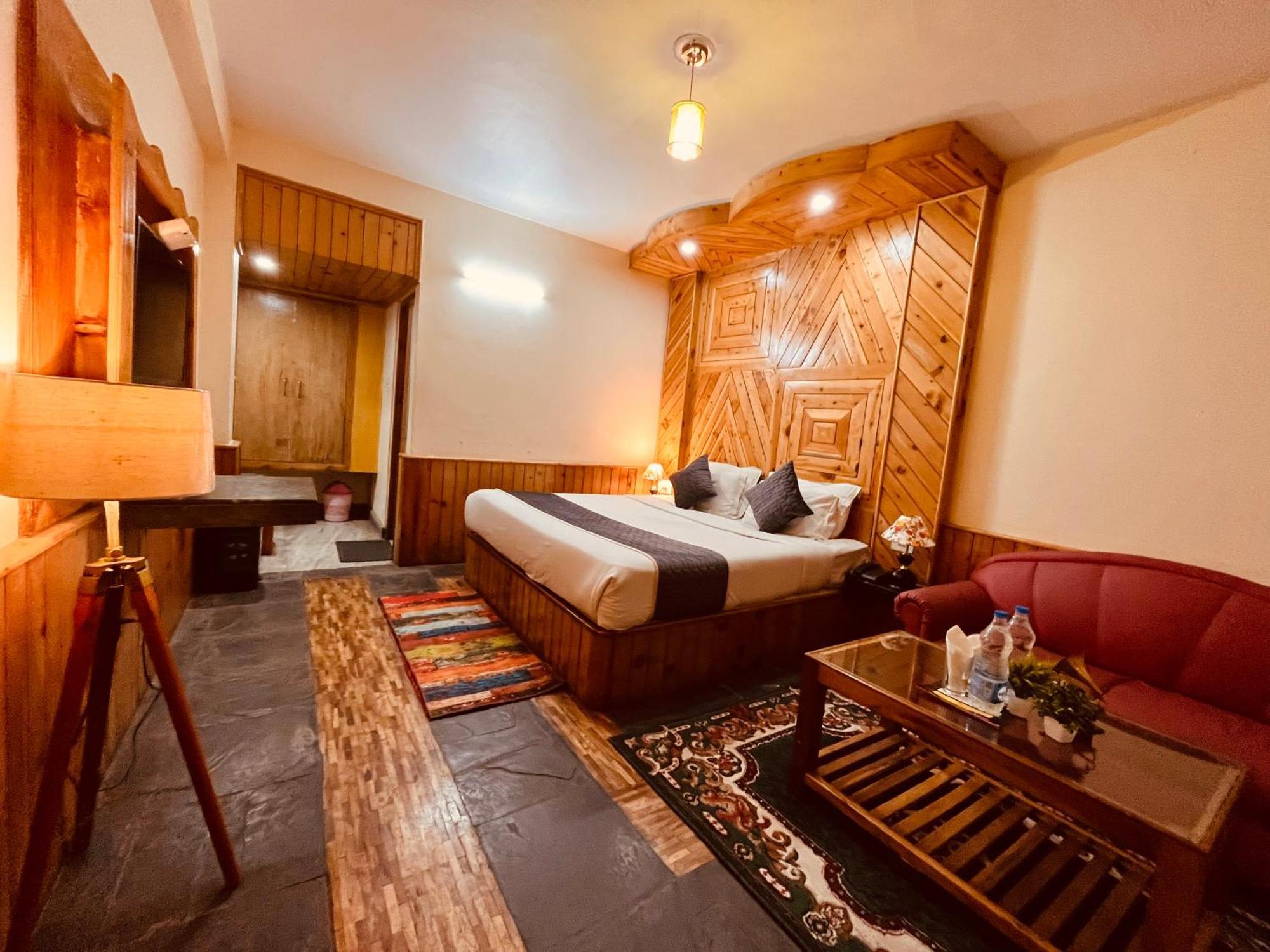 Hotel Hollywood Manali - Scenic River & Mountain View With Premium Rooms Buitenkant foto
